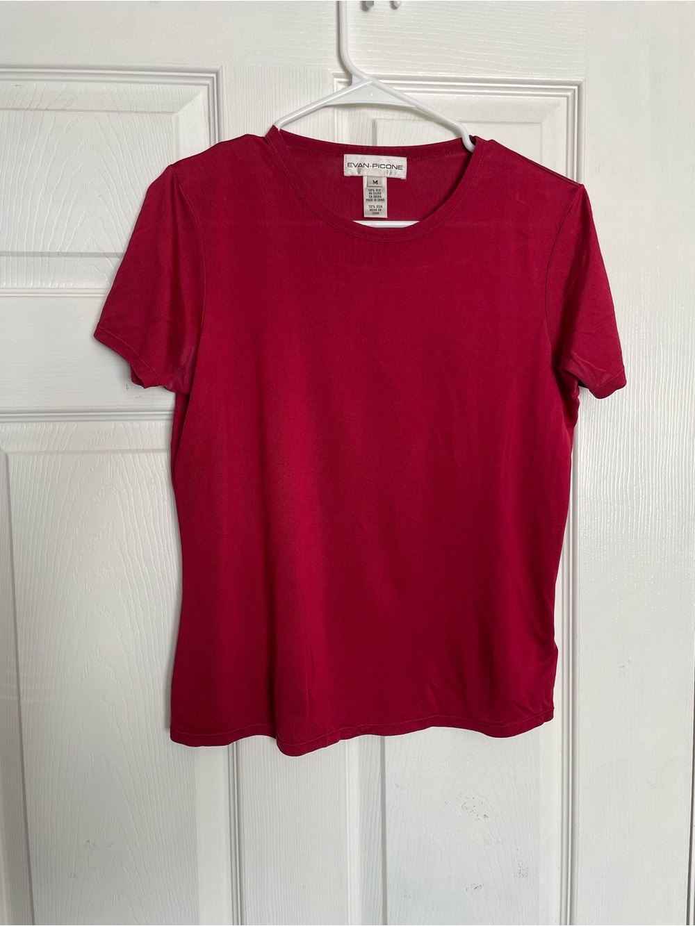 Evan Picone 100% Silk Women’s size M Short Sleeve Crewneck Top in Raspberry